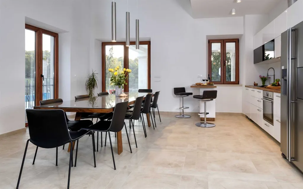 Modern Villa Retreat with Infinity Pool in Jelsa
