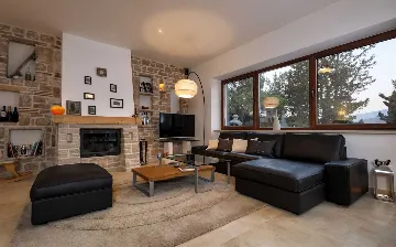 Modern Villa Retreat with Infinity Pool in Jelsa