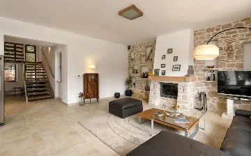 Modern Villa Retreat with Infinity Pool in Jelsa