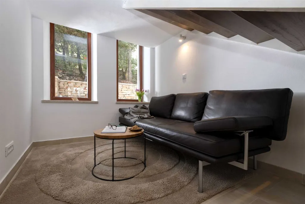 Modern Villa Retreat with Infinity Pool in Jelsa