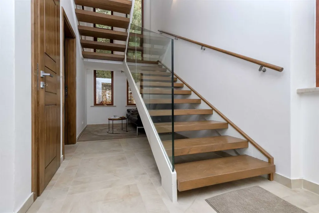 Modern Villa Retreat with Infinity Pool in Jelsa