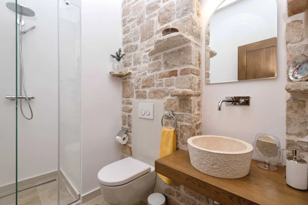 Modern Villa Retreat with Infinity Pool in Jelsa