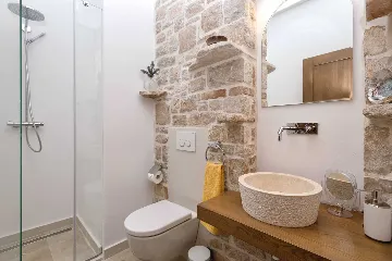 Modern Villa Retreat with Infinity Pool in Jelsa