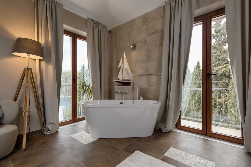 Modern Villa Retreat with Infinity Pool in Jelsa