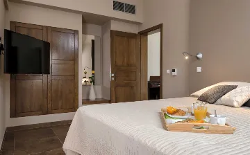 Modern Villa Retreat with Infinity Pool in Jelsa