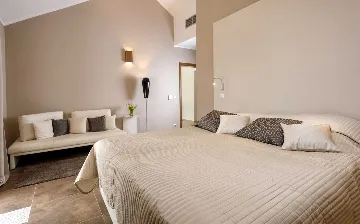 Modern Villa Retreat with Infinity Pool in Jelsa