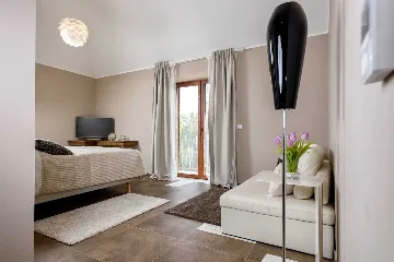 Modern Villa Retreat with Infinity Pool in Jelsa