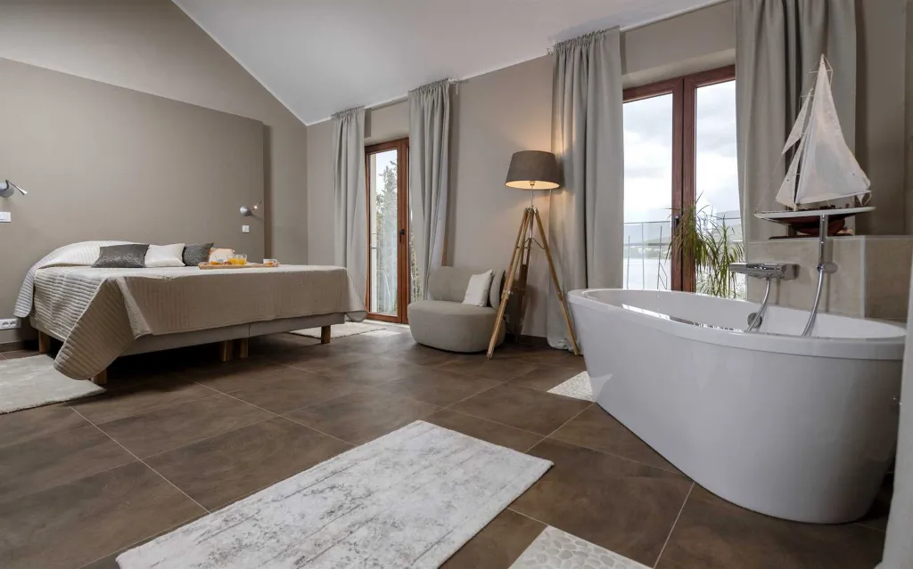 Modern Villa Retreat with Infinity Pool in Jelsa