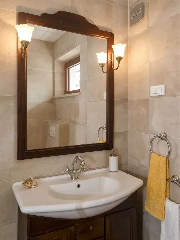 Modern Villa Retreat with Infinity Pool in Jelsa