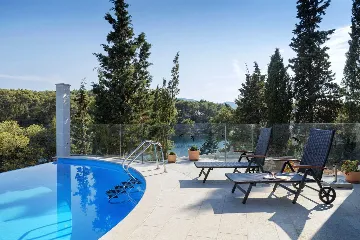 Modern Villa Retreat with Infinity Pool in Jelsa