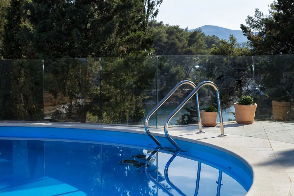 Modern Villa Retreat with Infinity Pool in Jelsa