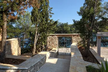 Modern Villa Retreat with Infinity Pool in Jelsa