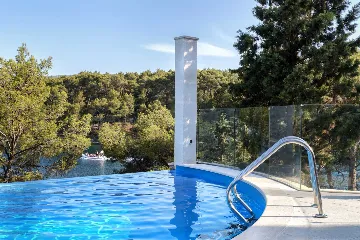 Modern Villa Retreat with Infinity Pool in Jelsa