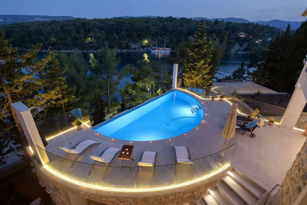 Modern Villa Retreat with Infinity Pool in Jelsa