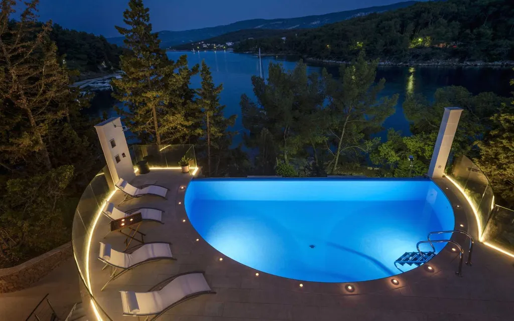 Modern Villa Retreat with Infinity Pool in Jelsa