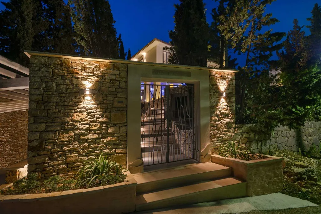 Modern Villa Retreat with Infinity Pool in Jelsa