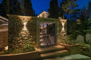 Modern Villa Retreat with Infinity Pool in Jelsa