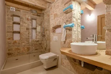 Modern Villa Retreat with Infinity Pool in Jelsa