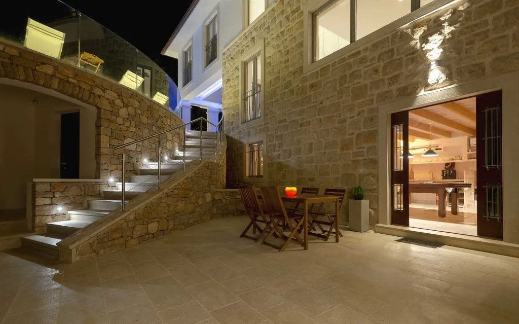 Modern Villa Retreat with Infinity Pool in Jelsa