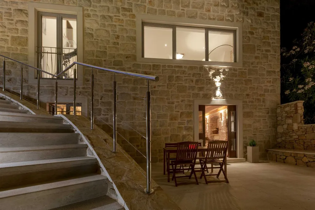 Modern Villa Retreat with Infinity Pool in Jelsa