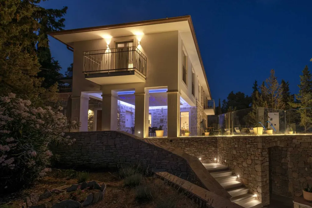 Modern Villa Retreat with Infinity Pool in Jelsa