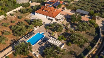 Spacious Private Villa with Pool in Vodice