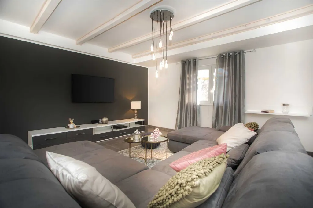 Spacious Private Villa with Pool in Vodice