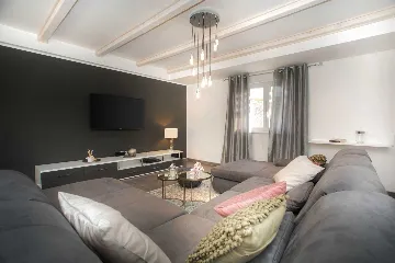 Spacious Private Villa with Pool in Vodice