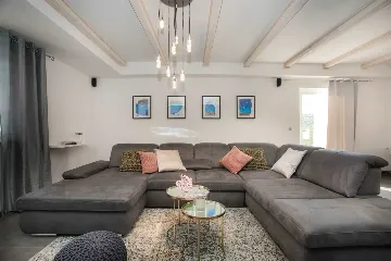 Spacious Private Villa with Pool in Vodice