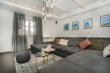 Spacious Private Villa with Pool in Vodice