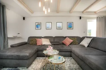 Spacious Private Villa with Pool in Vodice