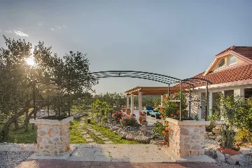 Spacious Private Villa with Pool in Vodice