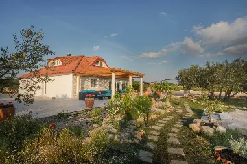 Spacious Private Villa with Pool in Vodice