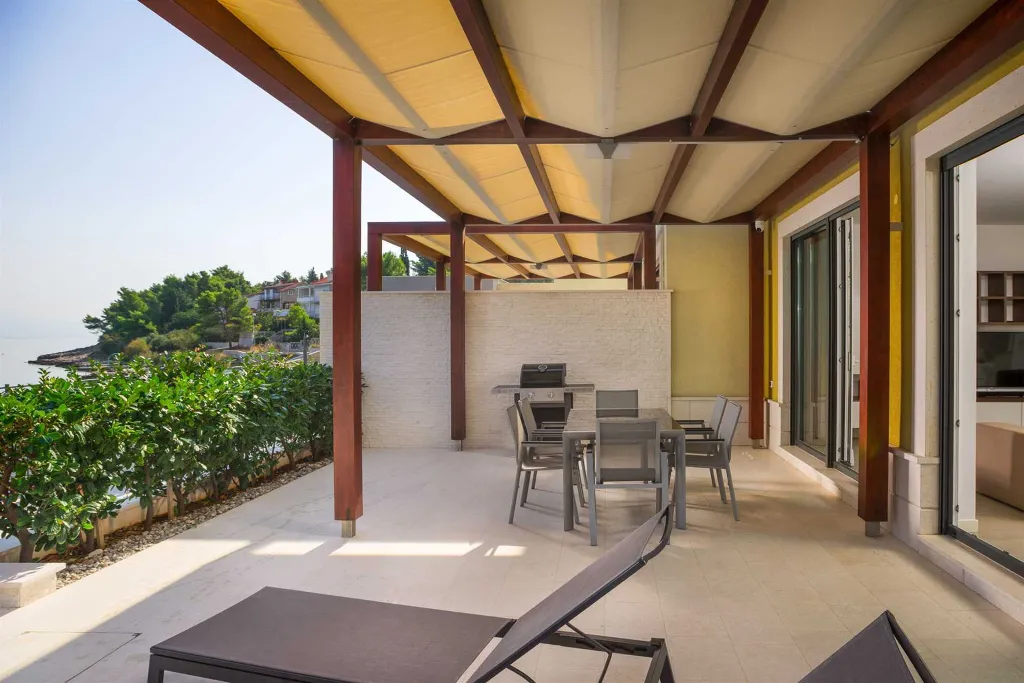 Beachfront Apartment with Pool in Trogir