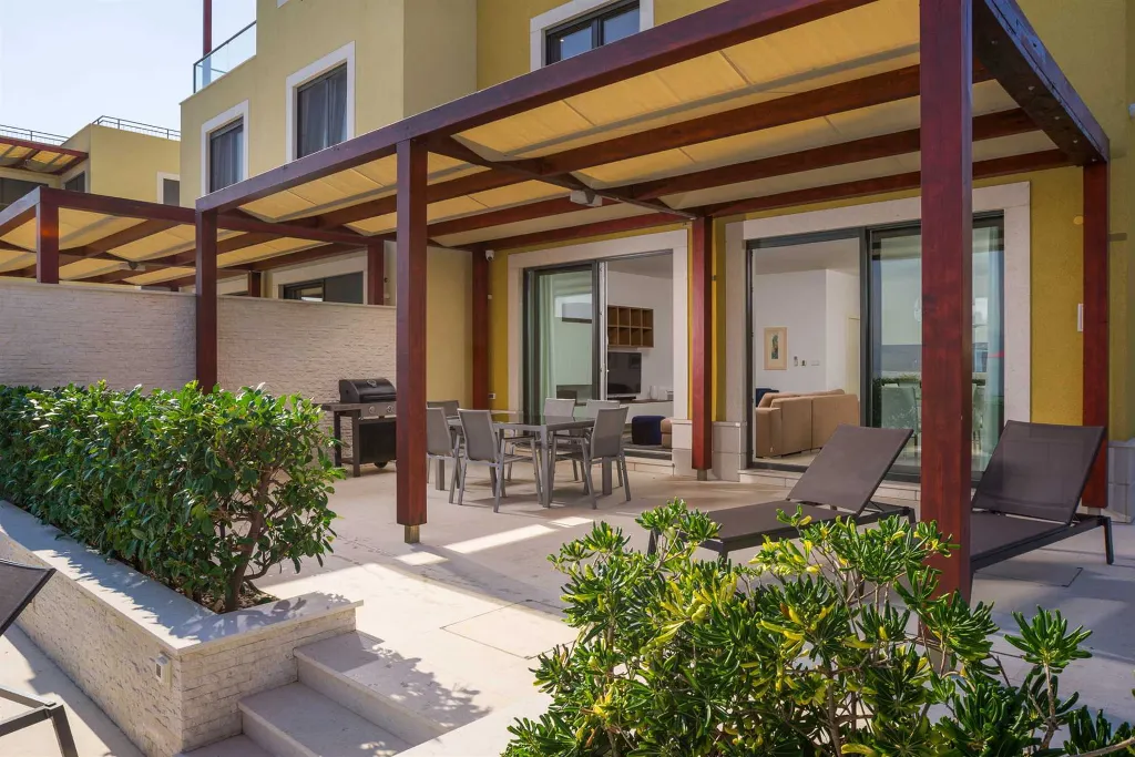 Beachfront Apartment with Pool in Trogir