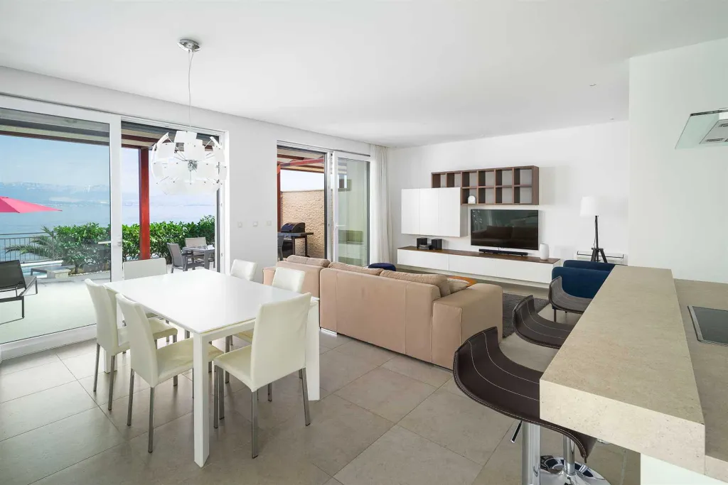 Beachfront Apartment with Pool in Trogir