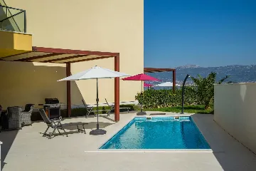 Modern Beachfront Apartment with Pool in Trogir