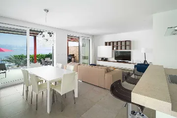 Modern 6-Bedroom Villa with Pool in Trogir