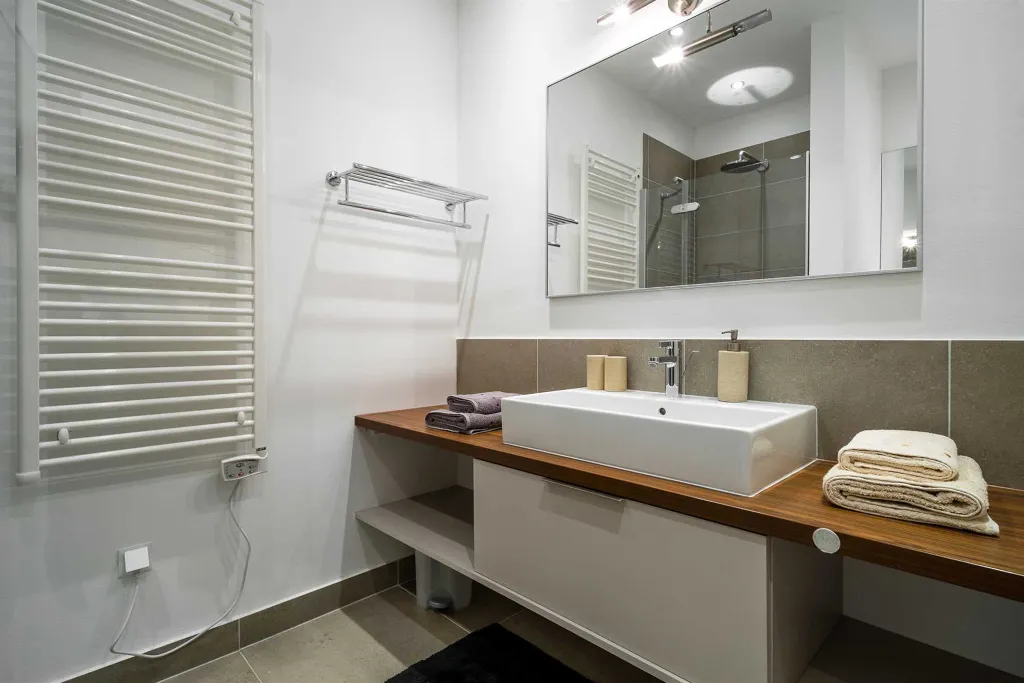 Modern 6-Bedroom Villa with Pool in Trogir