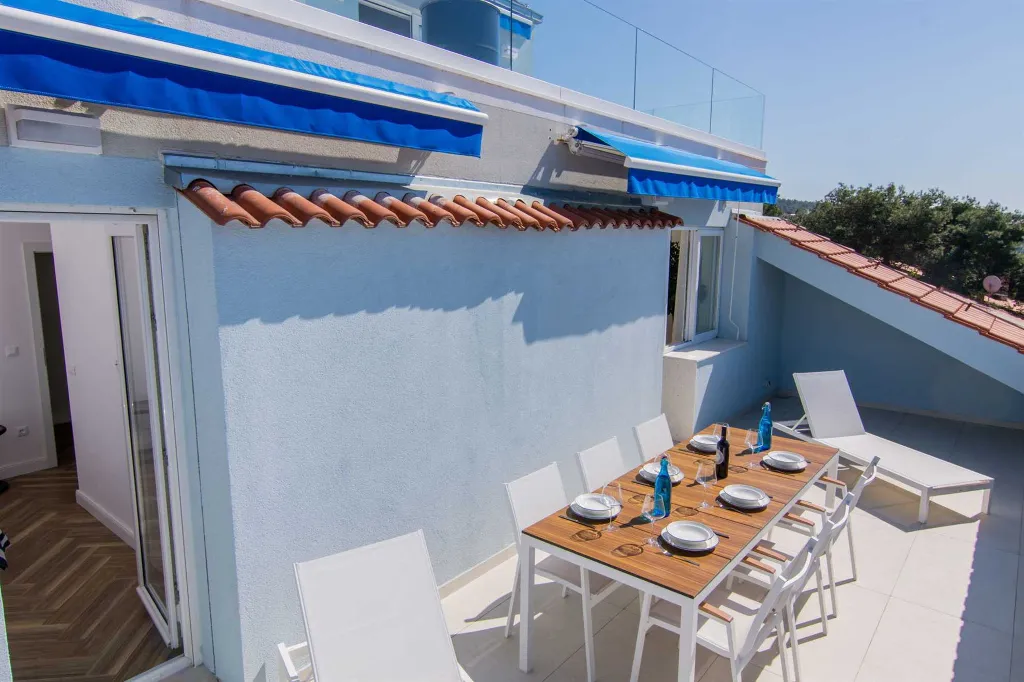 Modern Seaside Apartment with Terrace in Trogir
