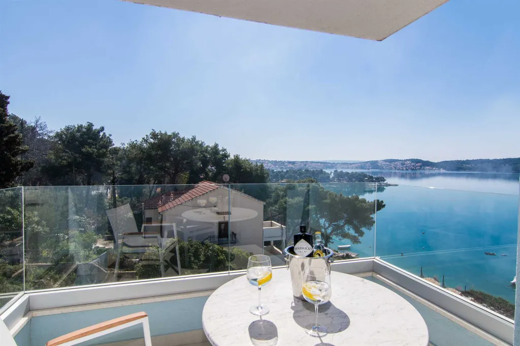 Modern Seaside Apartment with Terrace in Trogir