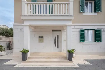 Family Villa with Pool in Grebastica