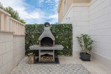 Family Villa with Pool in Grebastica