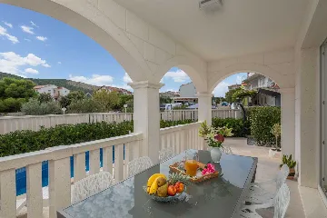 Family Villa with Pool in Grebastica
