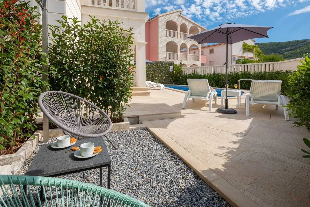 Family Villa with Pool in Grebastica