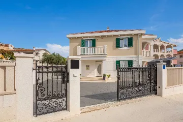 Family Villa with Pool in Grebastica
