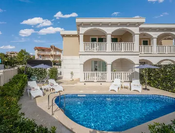 Family Villa with Pool in Grebastica