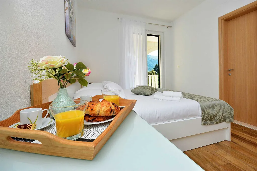 Family Villa with Pool in Grebastica