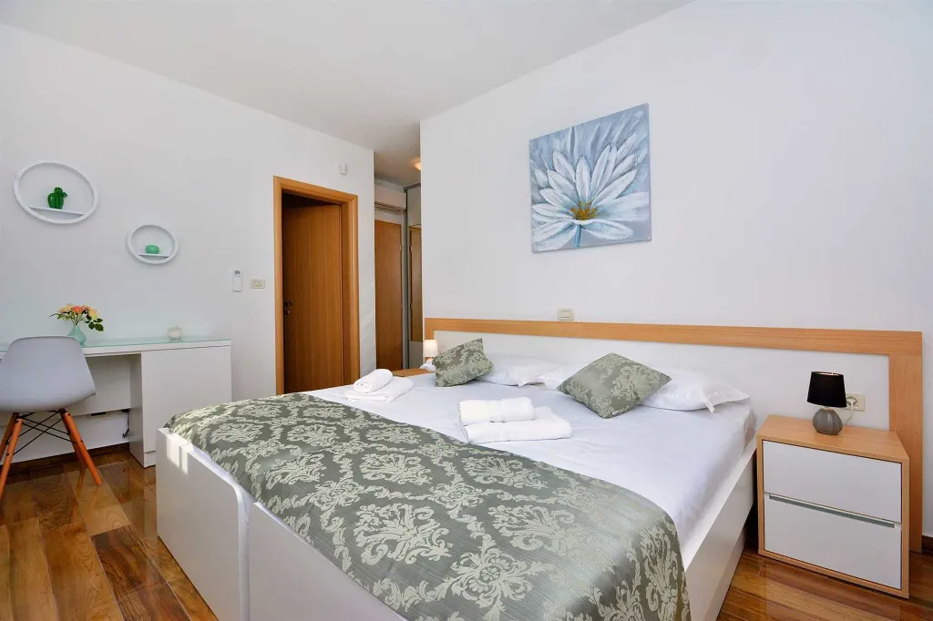 Family Villa with Pool in Grebastica