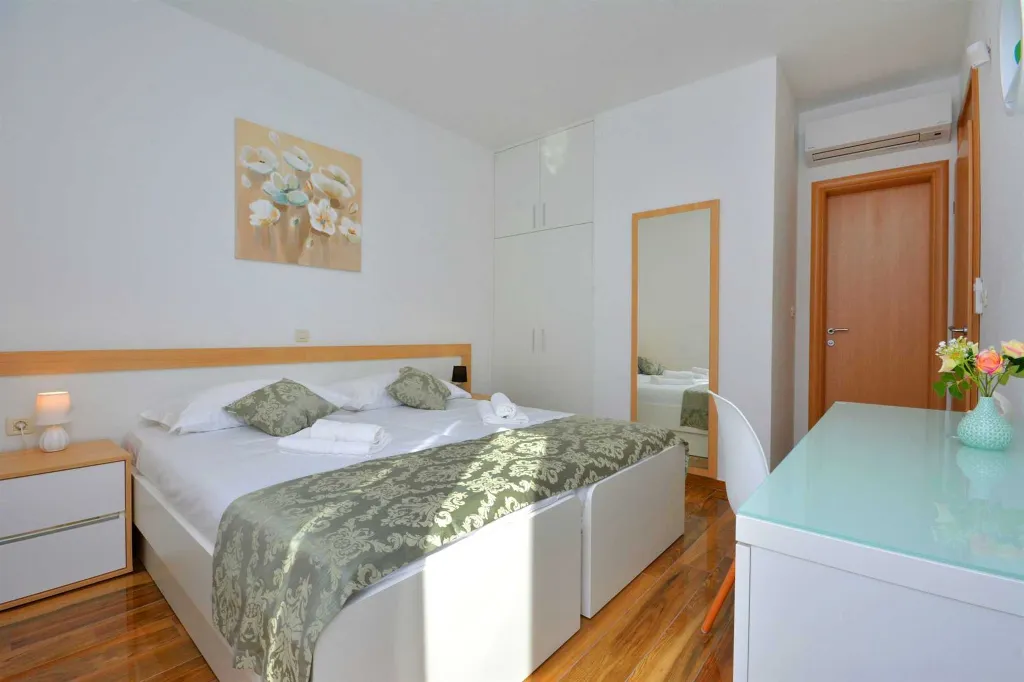 Family Villa with Pool in Grebastica